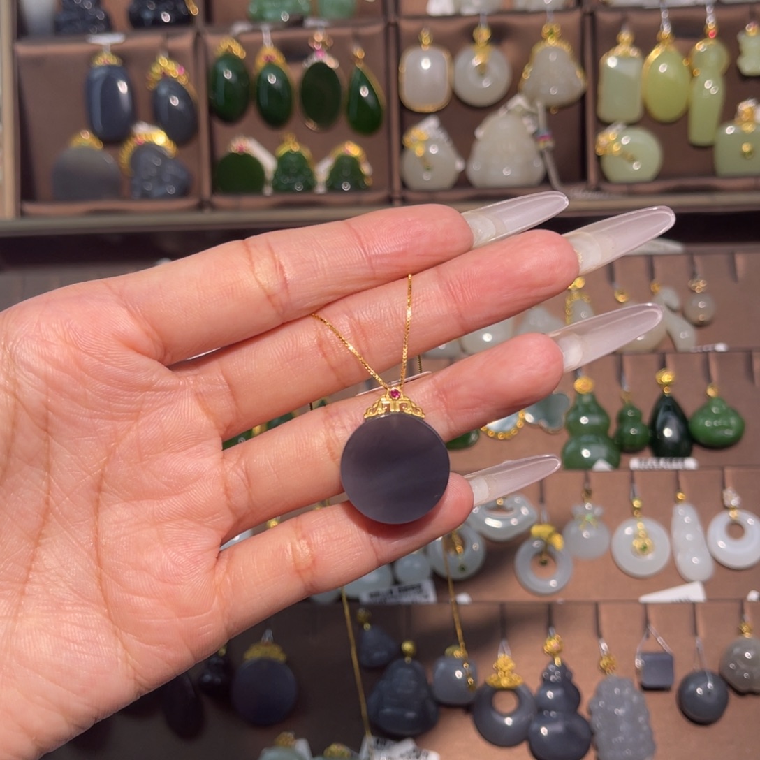 和田玉18K金镶嵌吊坠(赠链)