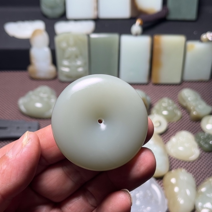 用***2和田玉（糖玉）未镶嵌挂件