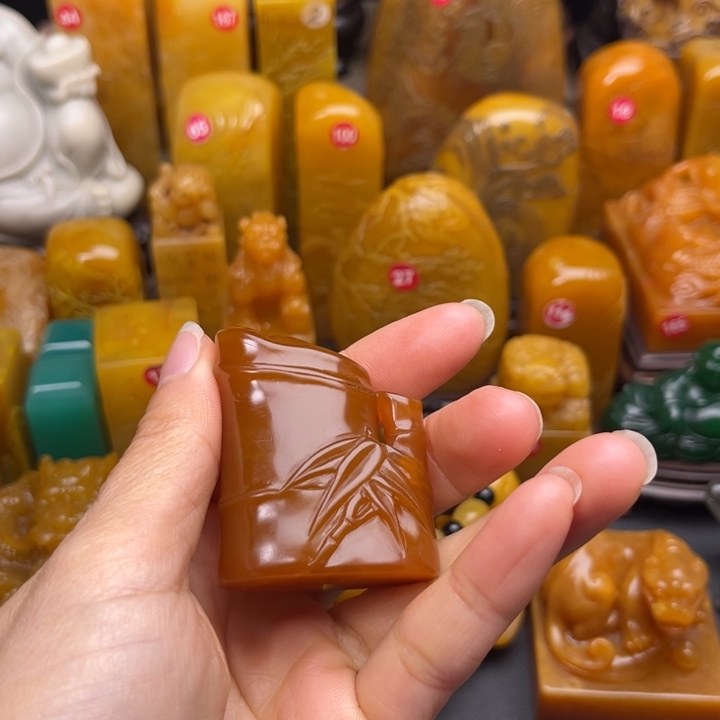 寿山石印石奋**…题材：工艺品