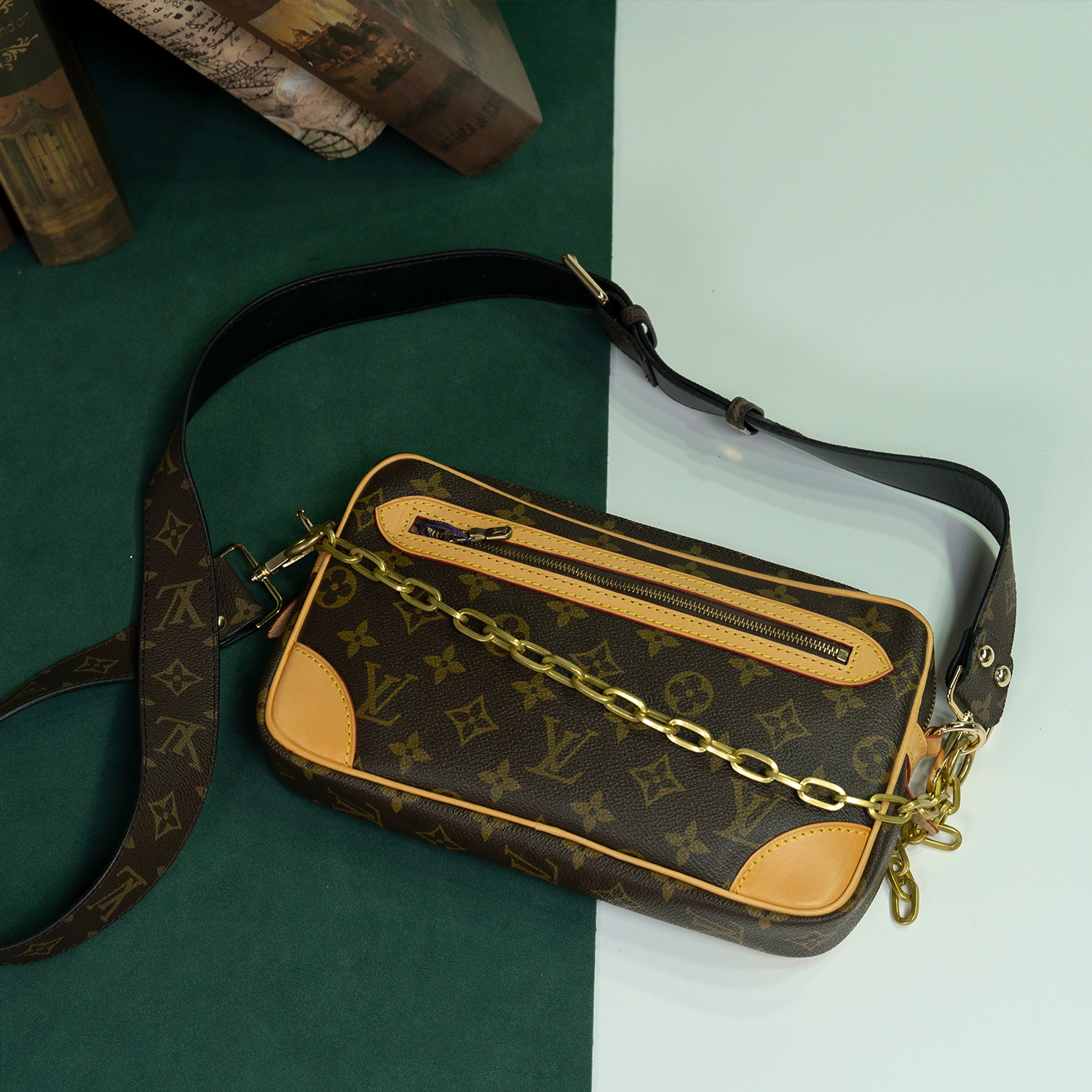 95新 LouisVuitton/路易威登 中古手拿开口笑时尚经典