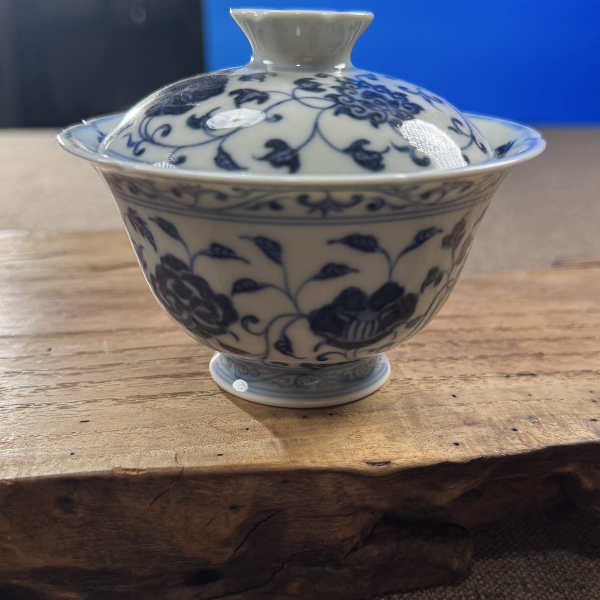 景德镇青花葵口十二花神盖碗微瑕款