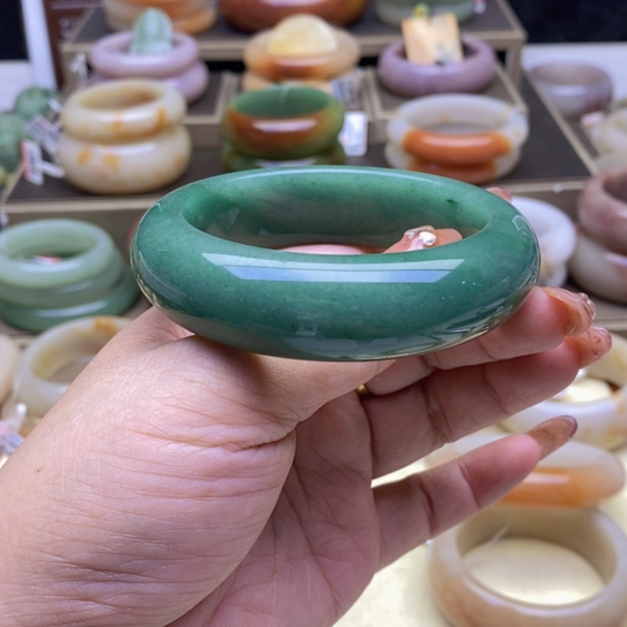 【闪购商品】石英质玉手镯未镶嵌大****吕