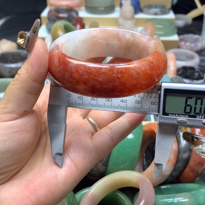 未镶嵌手镯石英质玉