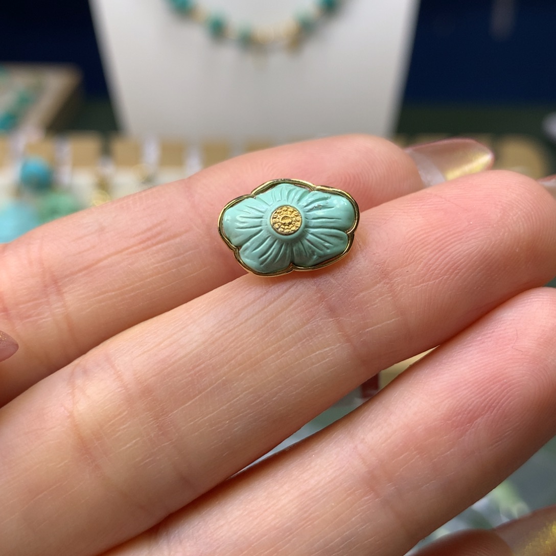 绿松石吊坠18K金镶嵌