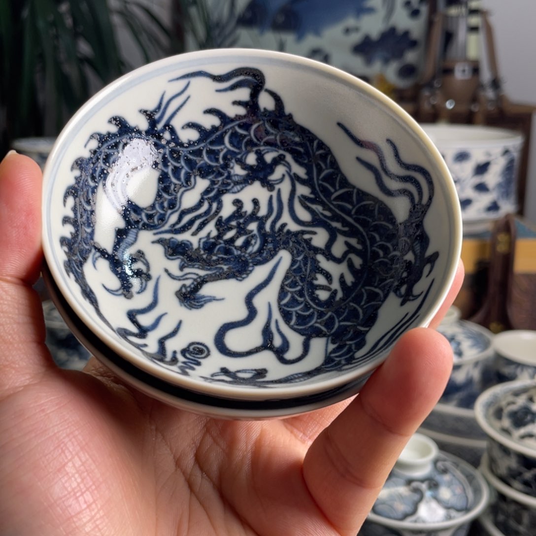 茪**冄元青花铠甲龙普洱两个微瑕