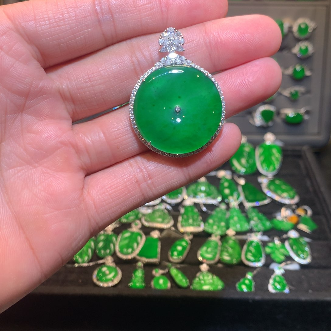 翡翠吊坠(不含链)18K金镶嵌天然翡翠