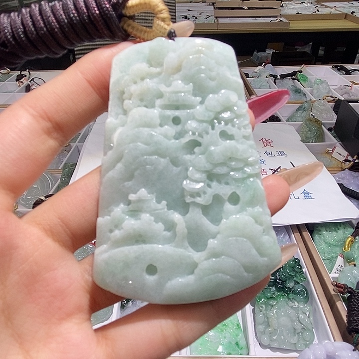 翡翠颈饰未镶嵌翡翠
