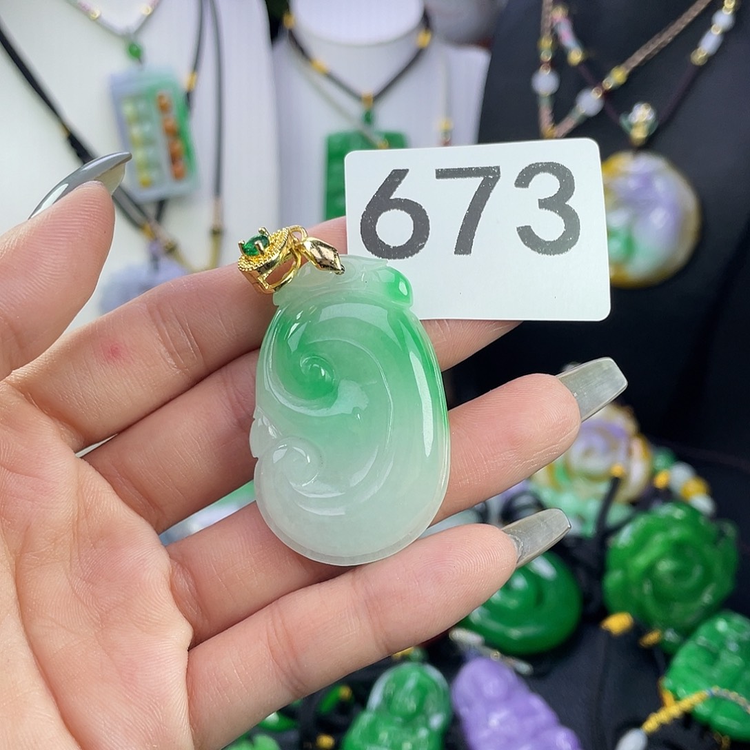 翡翠未镶嵌吊坠(赠链)