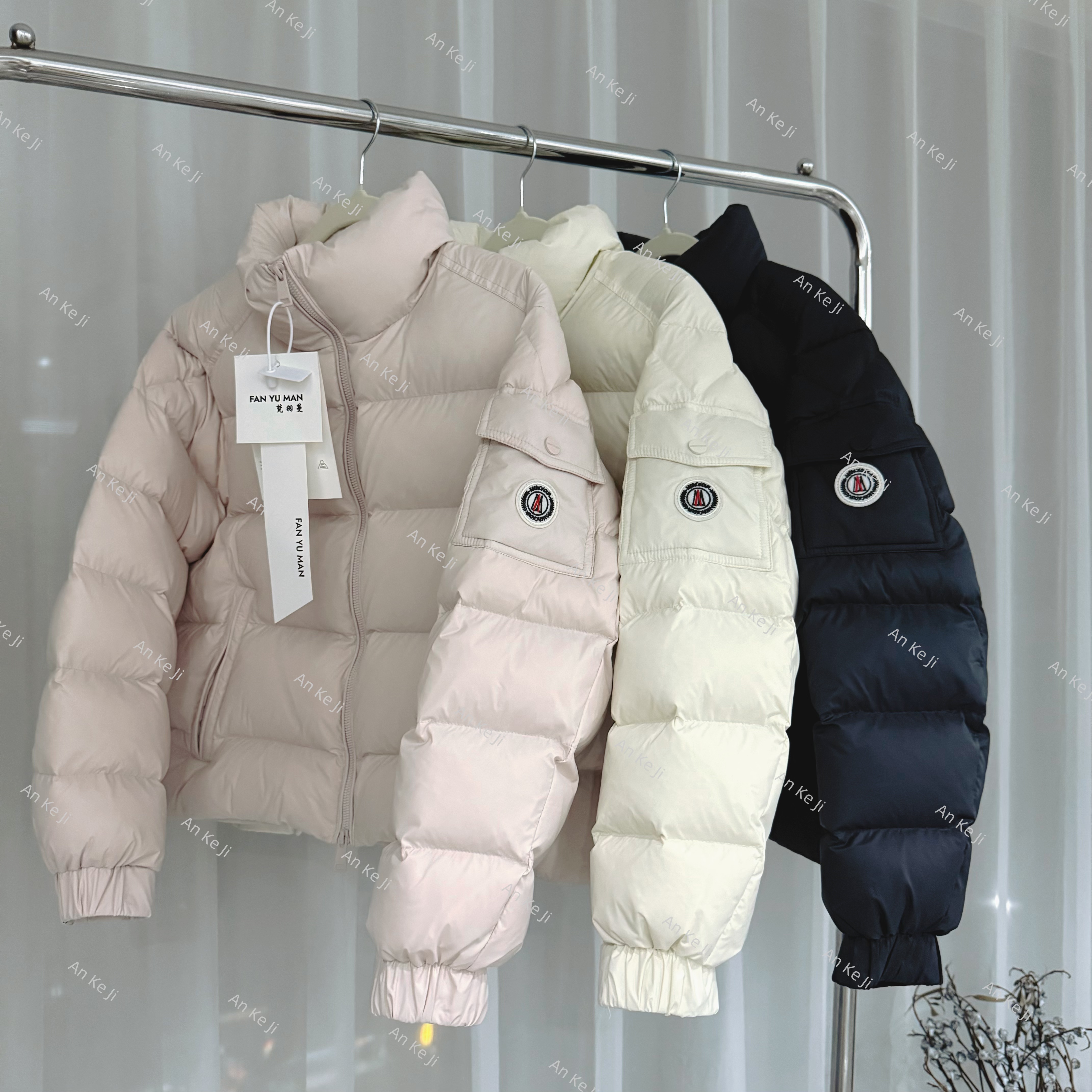 奢柜2.8w 2025新款肯豆风男女同款短款泡感羽绒服LY-8818