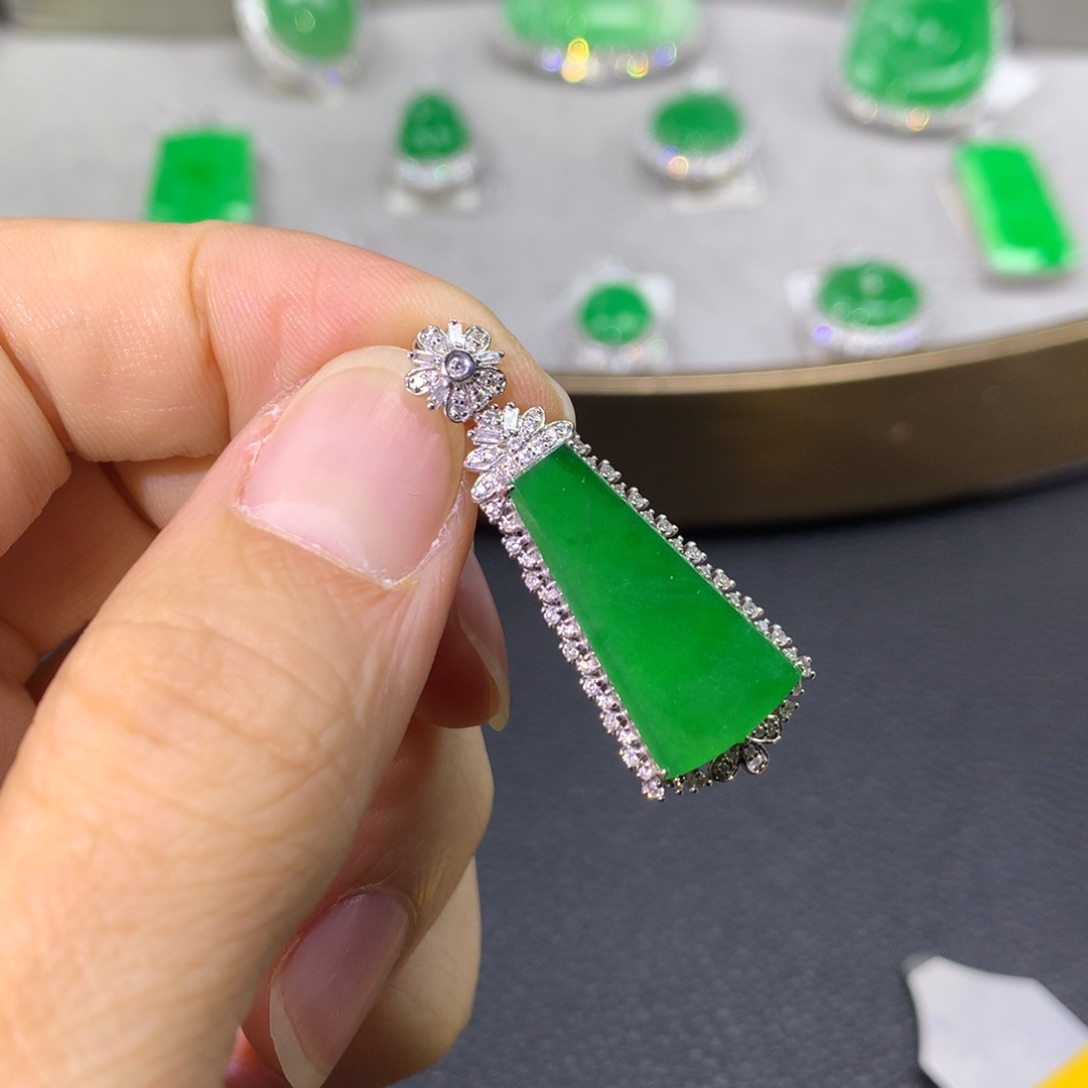 翡翠颈饰18K金镶嵌翡翠