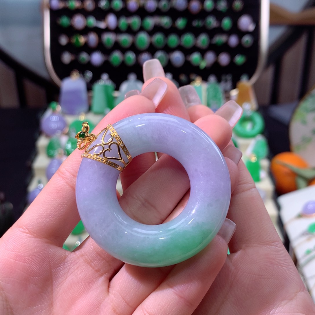 翡翠颈饰18K金镶嵌翡翠