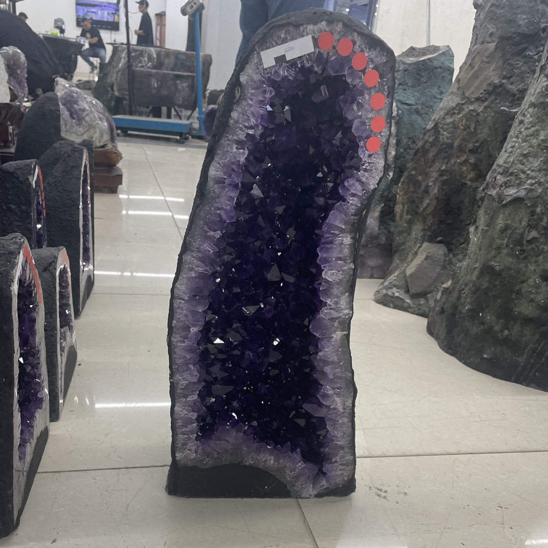 未镶嵌的天然水晶