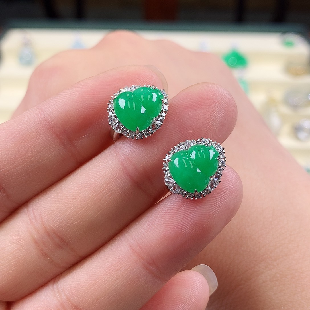 18K金镶嵌翡翠耳饰缅料