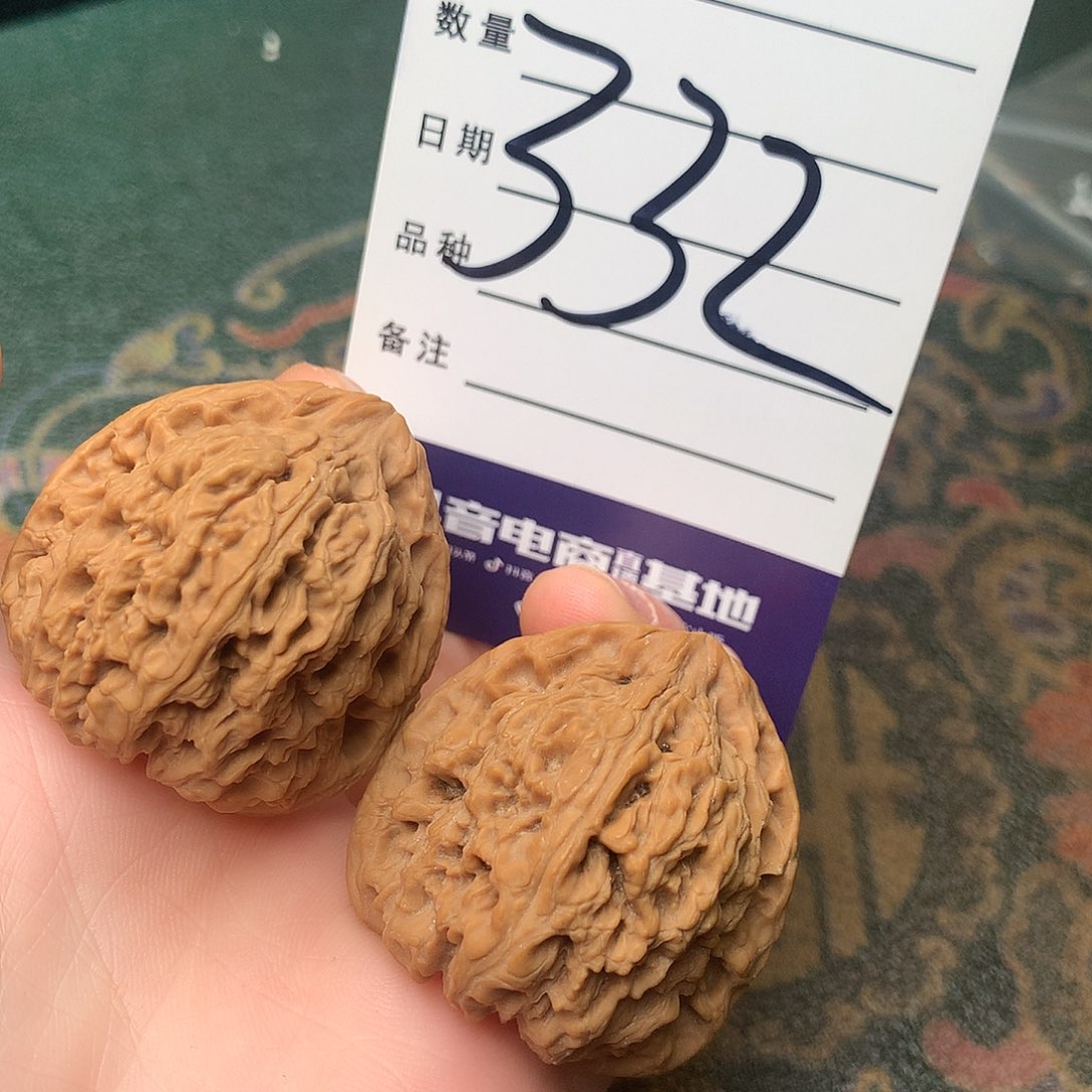 文玩核桃吊坠南疆