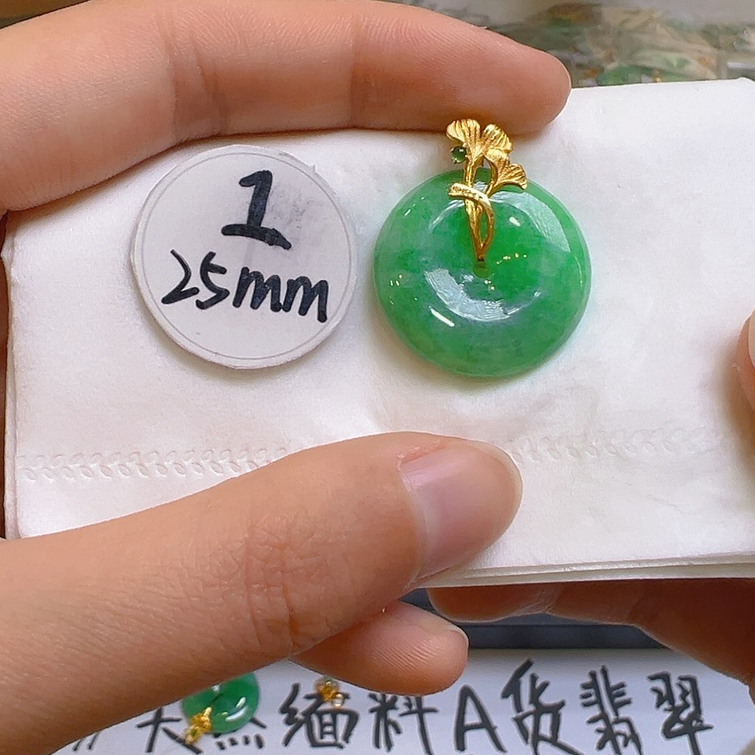 翡翠颈饰18K金镶嵌翡翠