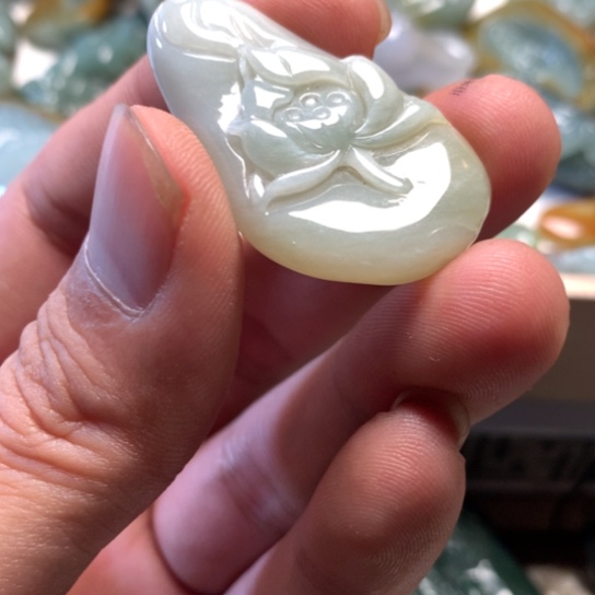 翡翠颈饰未镶嵌翡翠