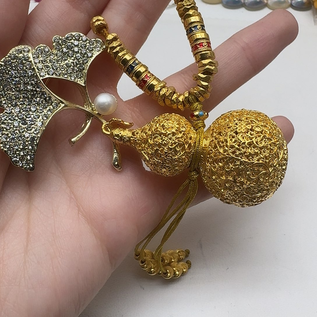 颈饰足金镶嵌淡水珍珠