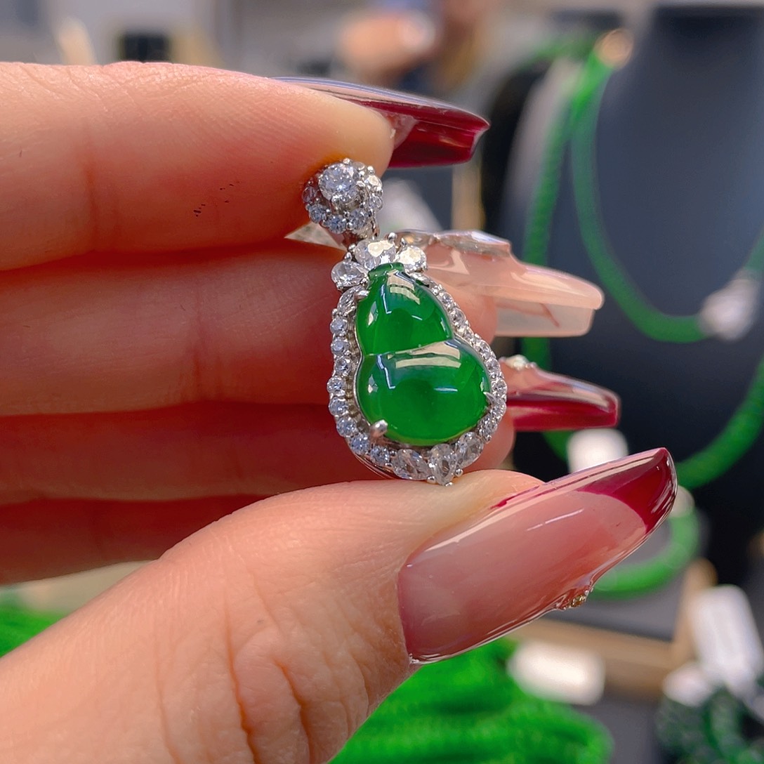 翡翠吊坠(赠链)银S925镶嵌葫芦