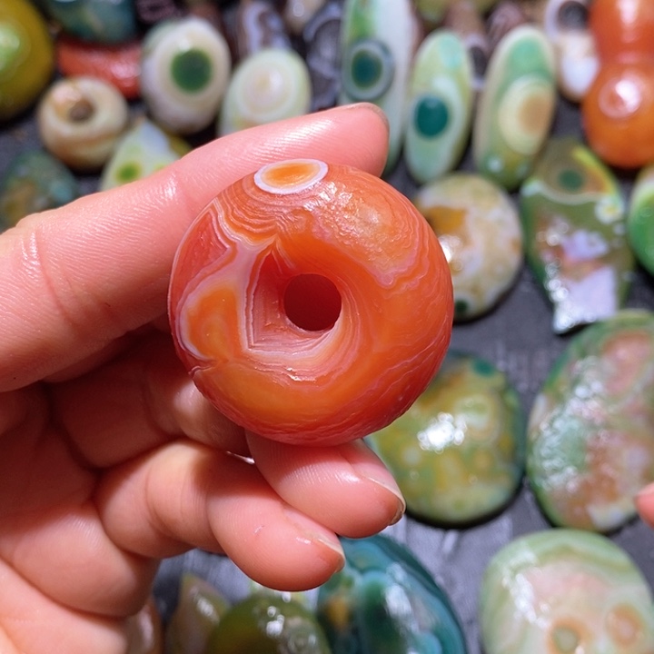 石英质玉颈饰未镶嵌