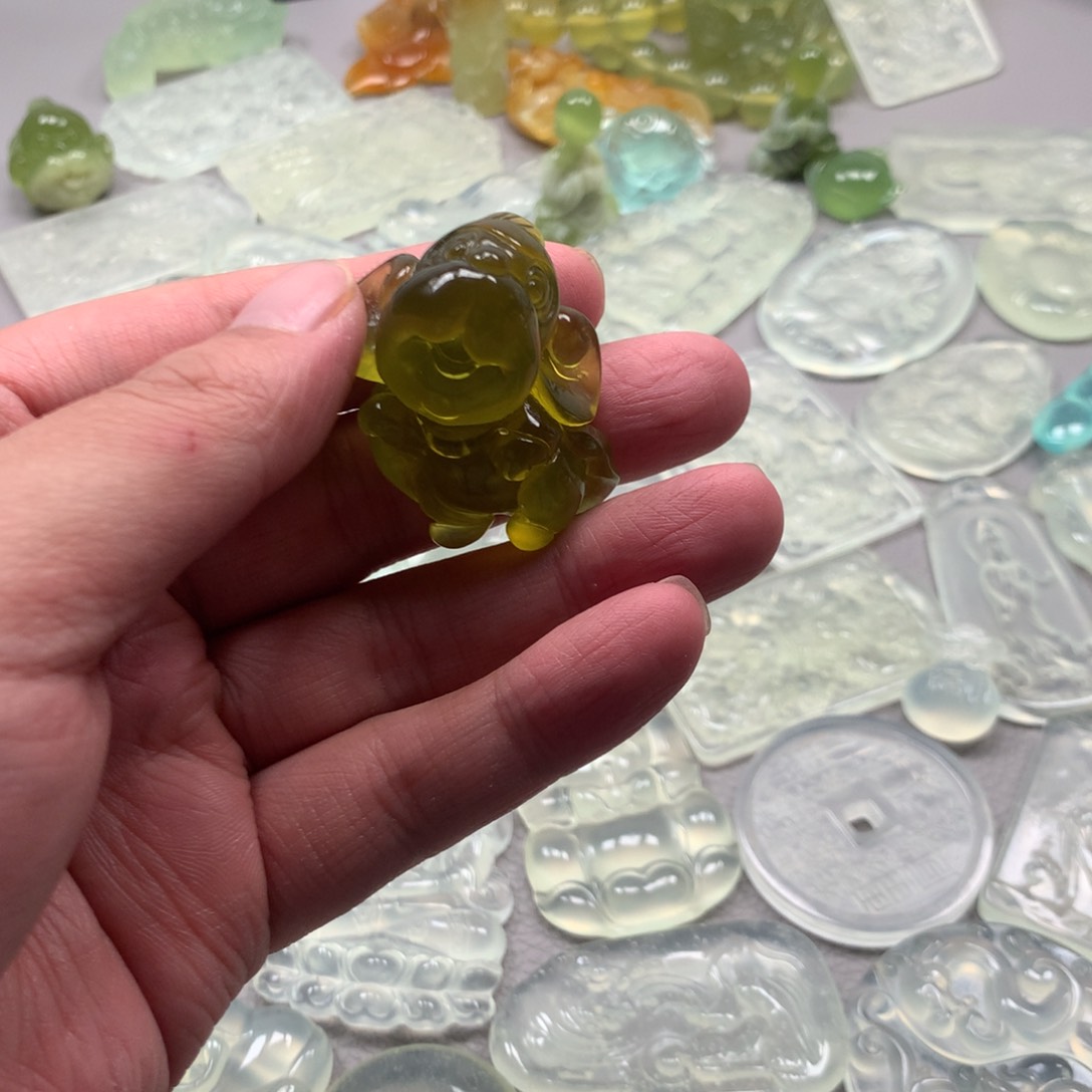 蛇纹石玉颈饰未镶嵌