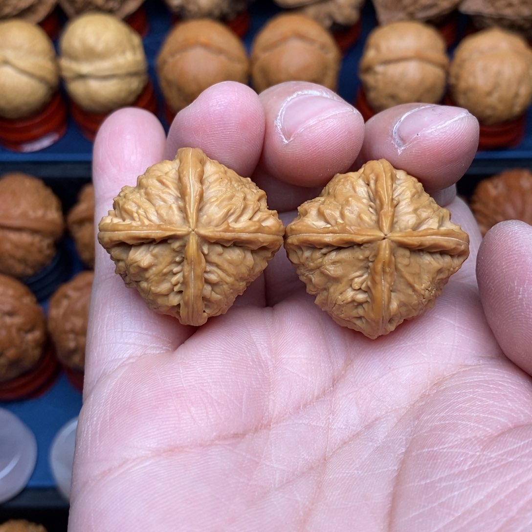 文玩核桃把件手捻正四棱