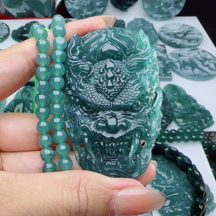 颈饰未镶嵌翡翠多样性发货天然的A货翡翠