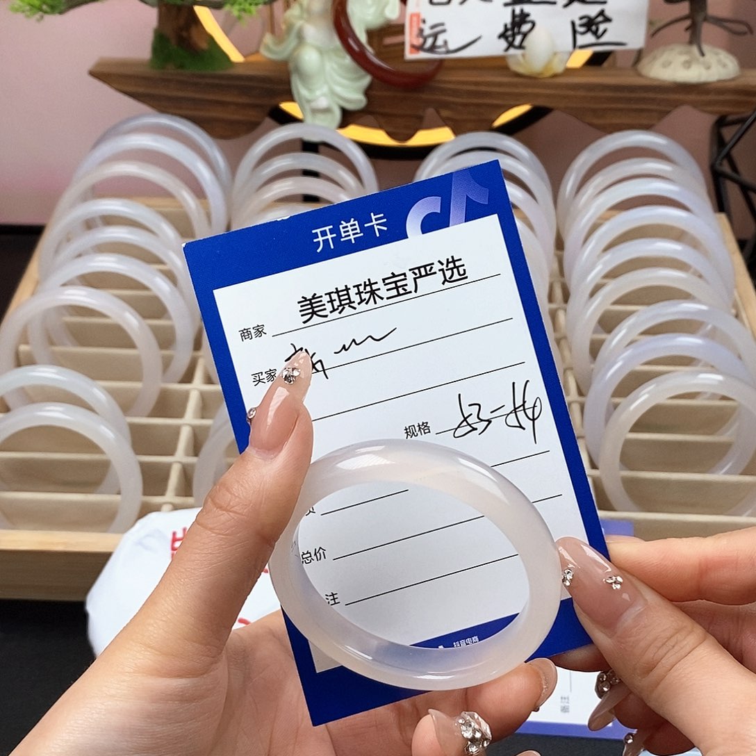 玛瑙/玉髓手镯未镶嵌麻****饭