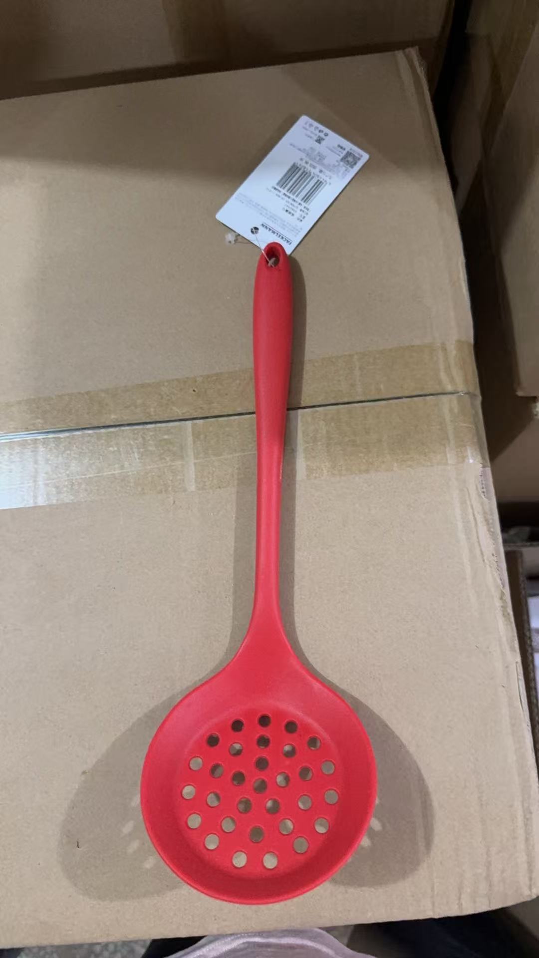 红色硅胶厨具长柄漏勺