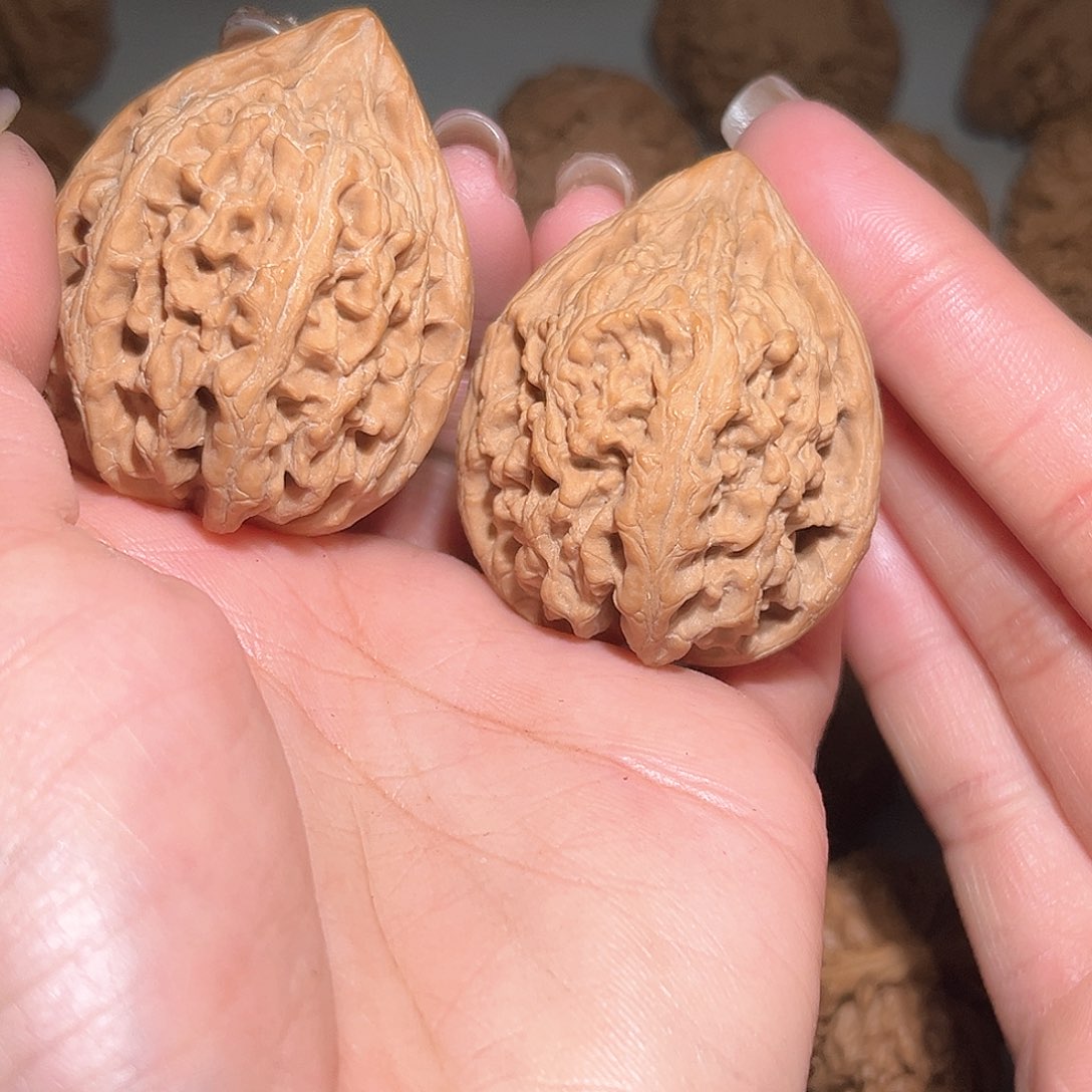 桃核把件残****惜大沽石40