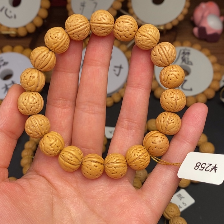 桃核手串不***物精灵13.5 尺寸误差0.5之间