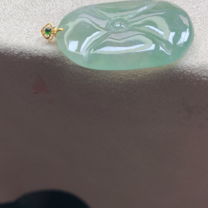 翡翠颈饰18K金镶嵌吊坠