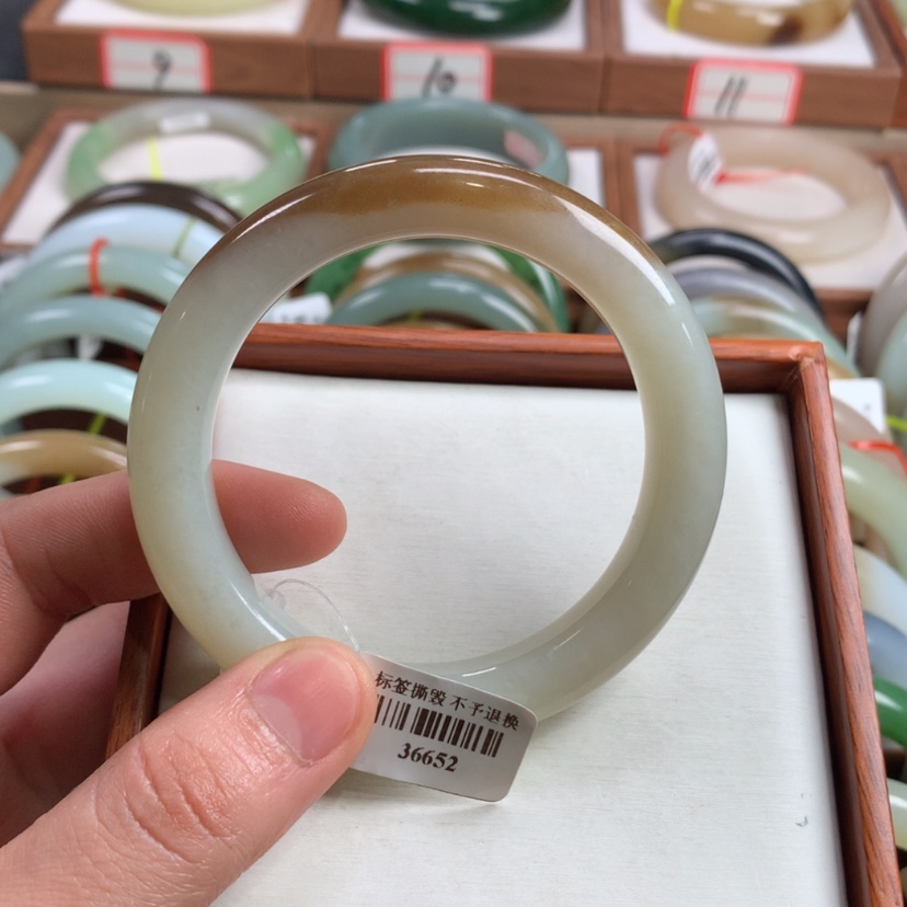 【闪购商品】和田玉手镯未镶嵌57