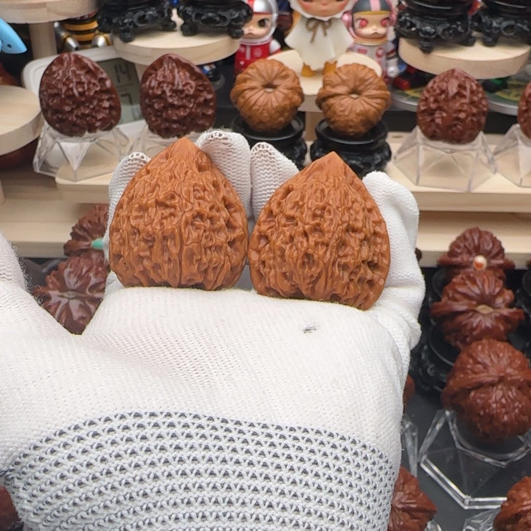 文玩核桃吊坠37蛇王一抹红