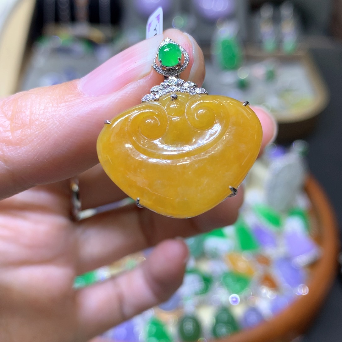 【闪购商品】翡翠颈饰18K金镶嵌翡翠吊坠项链