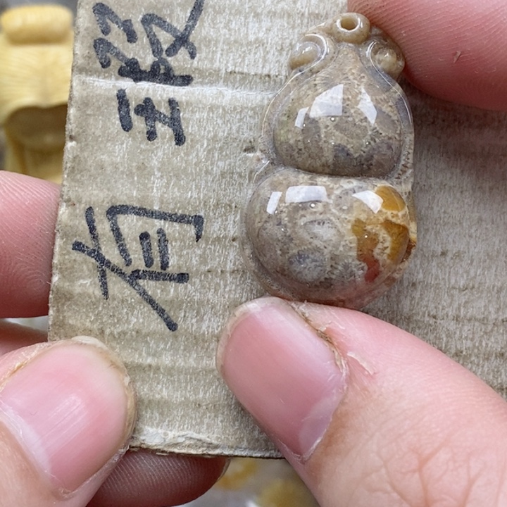 颈饰未镶嵌硅化珊瑚（珊瑚玉）用****1