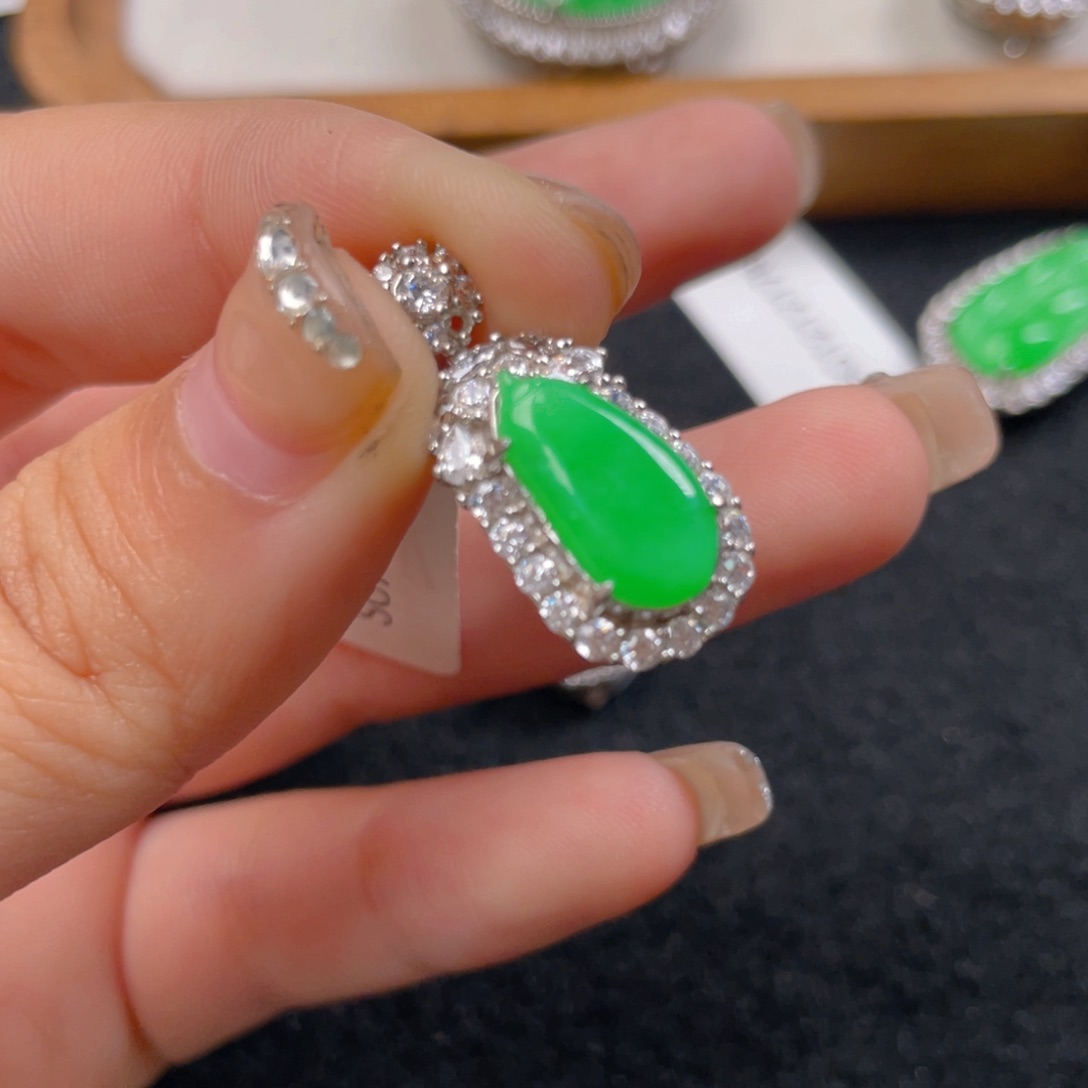 翡翠颈饰银S925镶嵌b b n