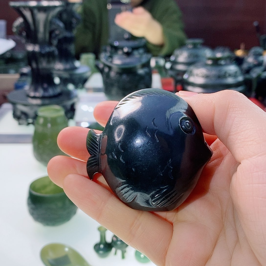 和田玉（青玉）把件未镶嵌微瑕