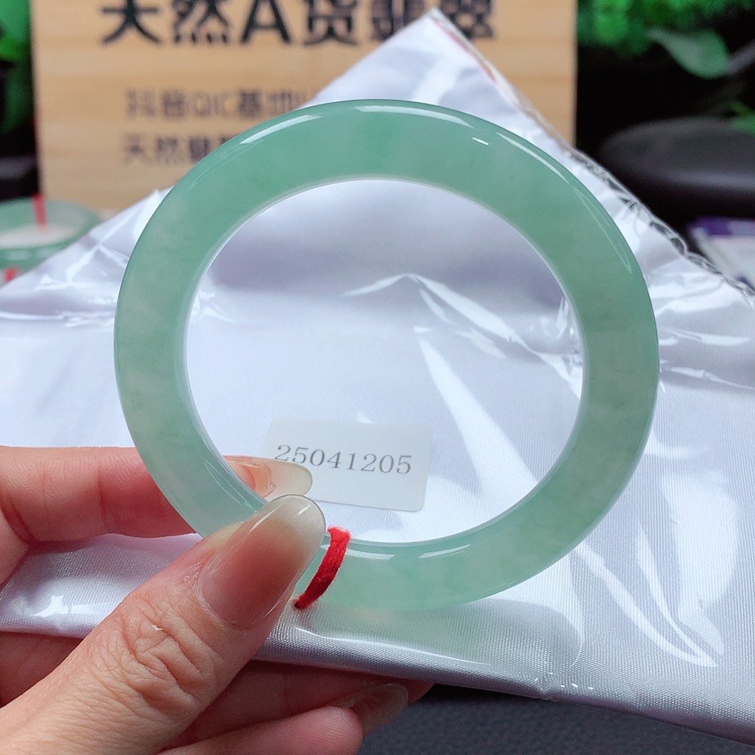 未镶嵌手镯（圆镯）翡翠112号，天然A货翡翠手镯