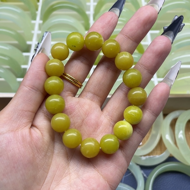 蛇纹石玉手镯未镶嵌是****～