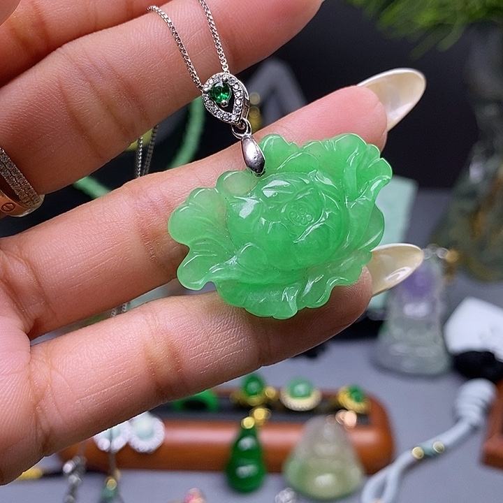 翡翠未镶嵌吊坠(赠链)