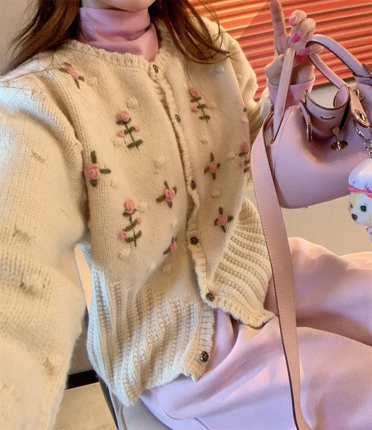 JENNIFER JXLIU冬chic很韩的奶油米白小粉花手工刺绣毛衣针织开衫