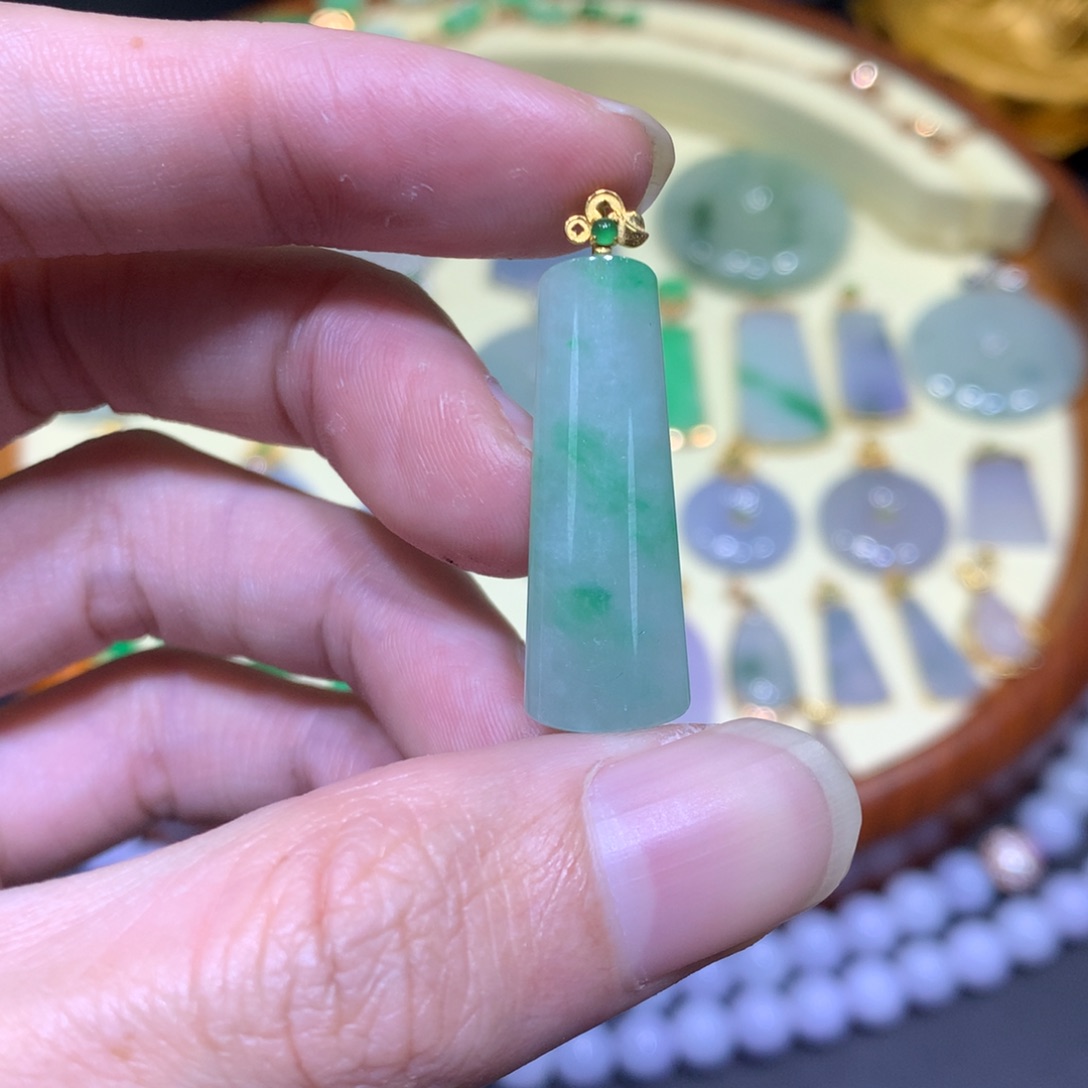 翡翠吊坠(不含链)18K金镶嵌