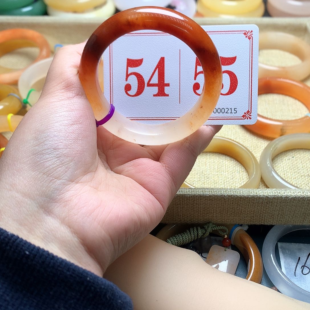 未镶嵌石英质玉（黄龙玉）手镯