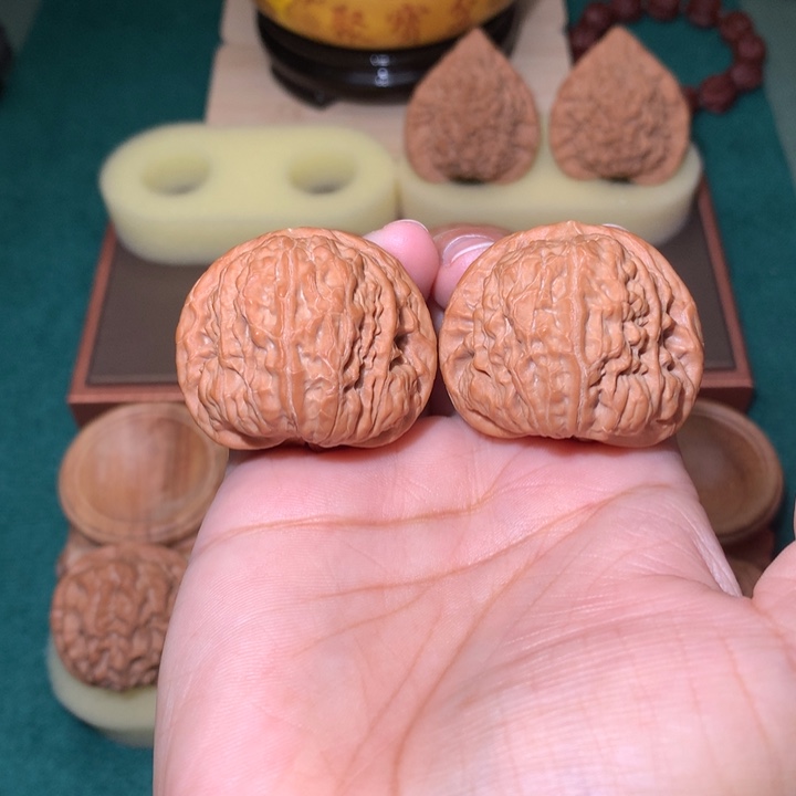 核桃文玩核桃把件黑马