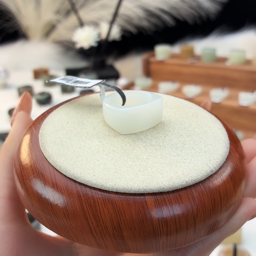 和田玉未镶嵌戒指俄白马鞍18.2mmj22