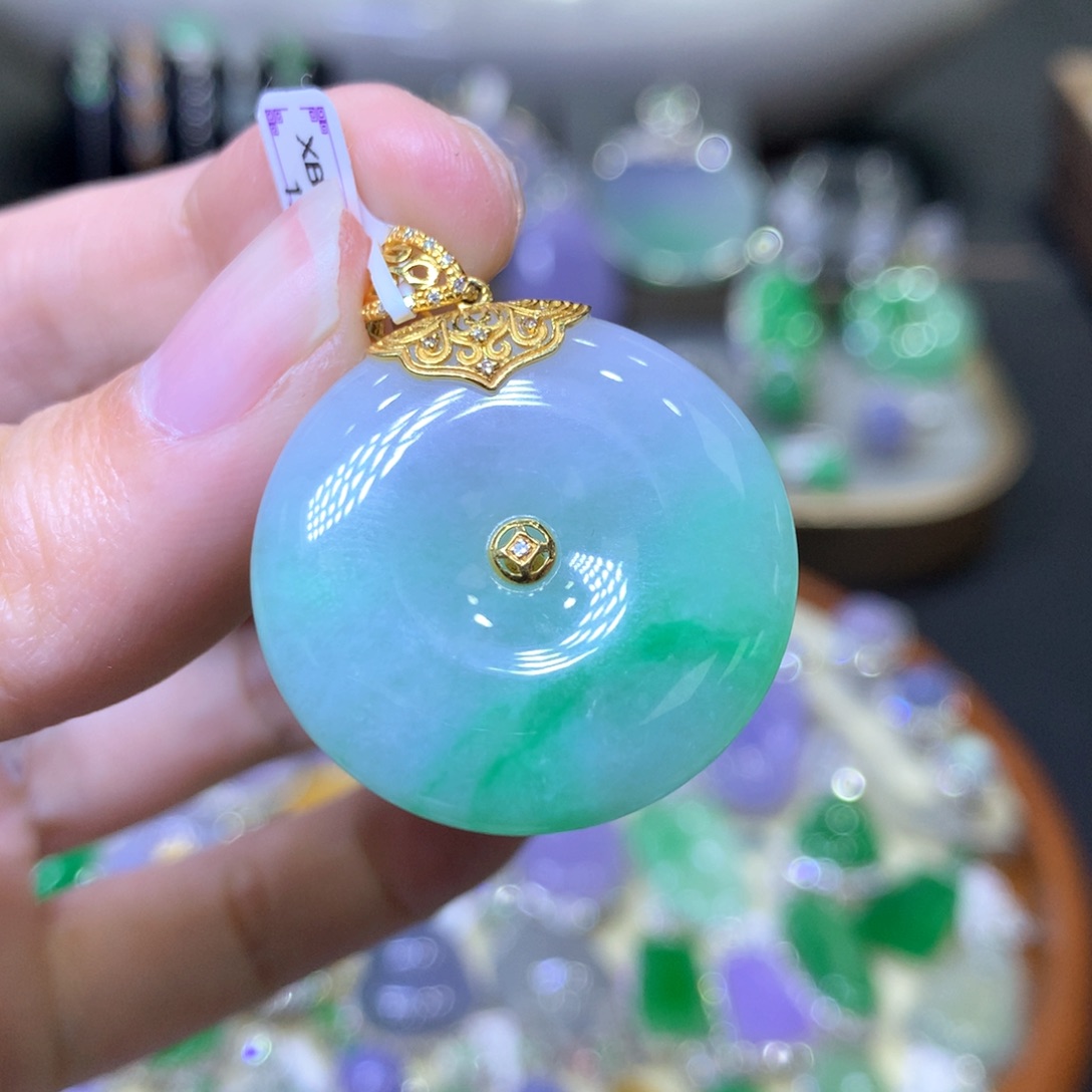 【闪购商品】翡翠颈饰18K金镶嵌翡翠吊坠项链