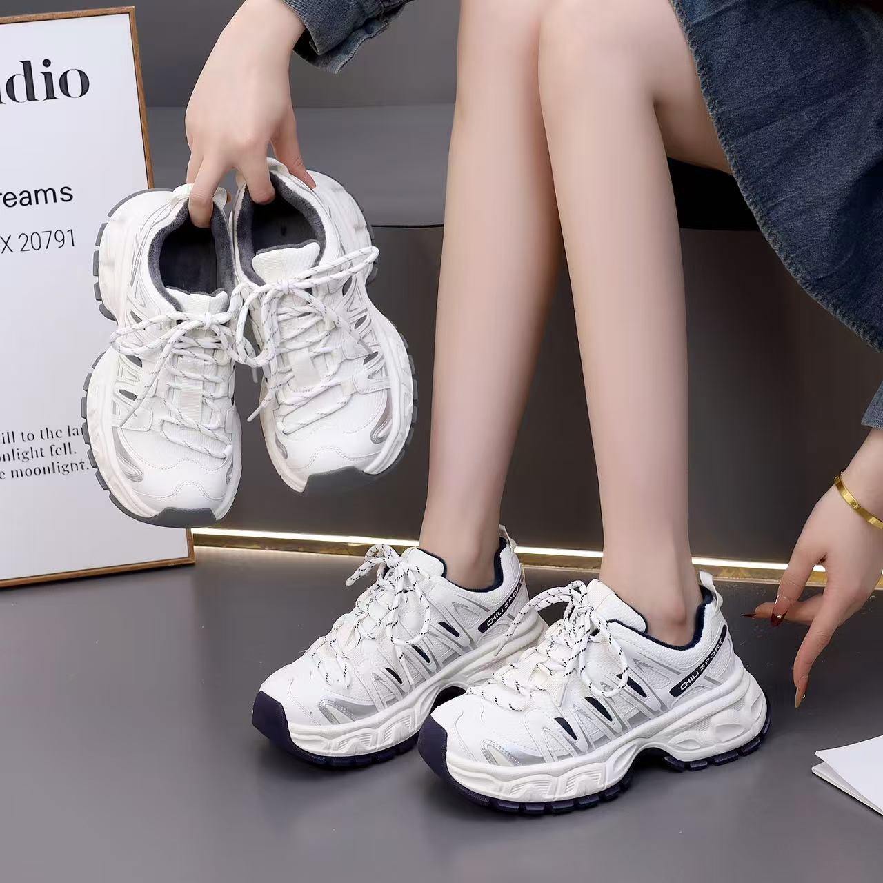 爆款加厚保暖老爹鞋2025年冬季新款休闲运动鞋字时尚百搭女鞋9522