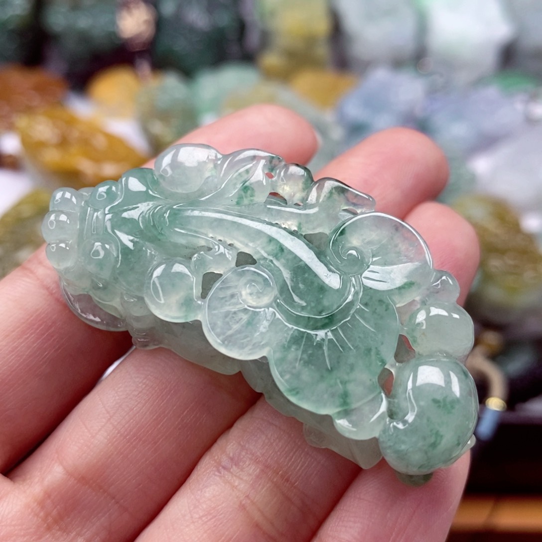 翡翠颈饰未镶嵌翡翠