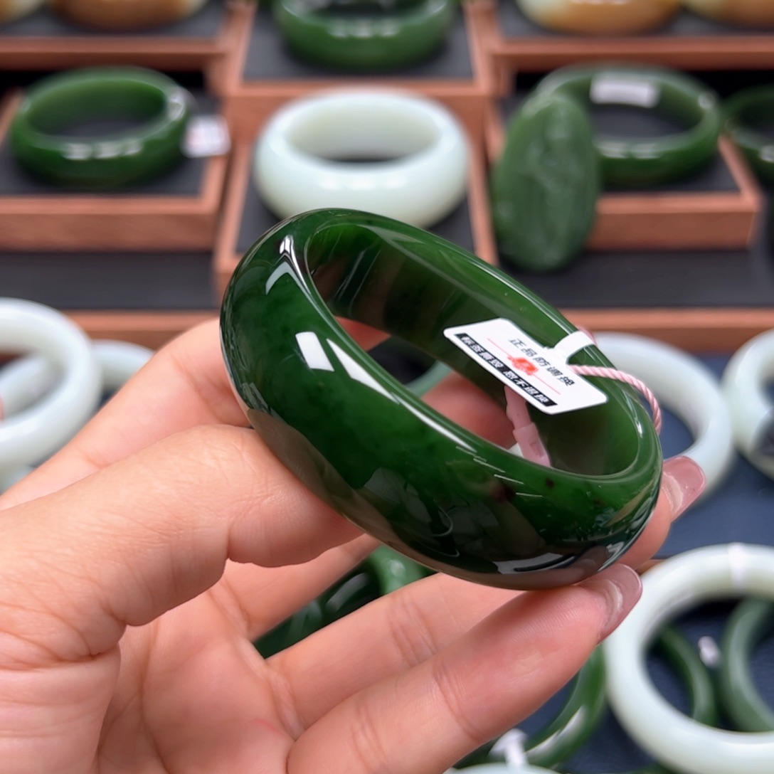 未镶嵌手镯和田玉（碧玉）