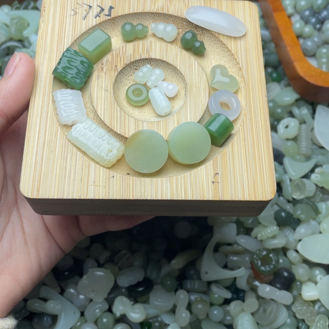 未镶嵌手绳和田玉二*酱